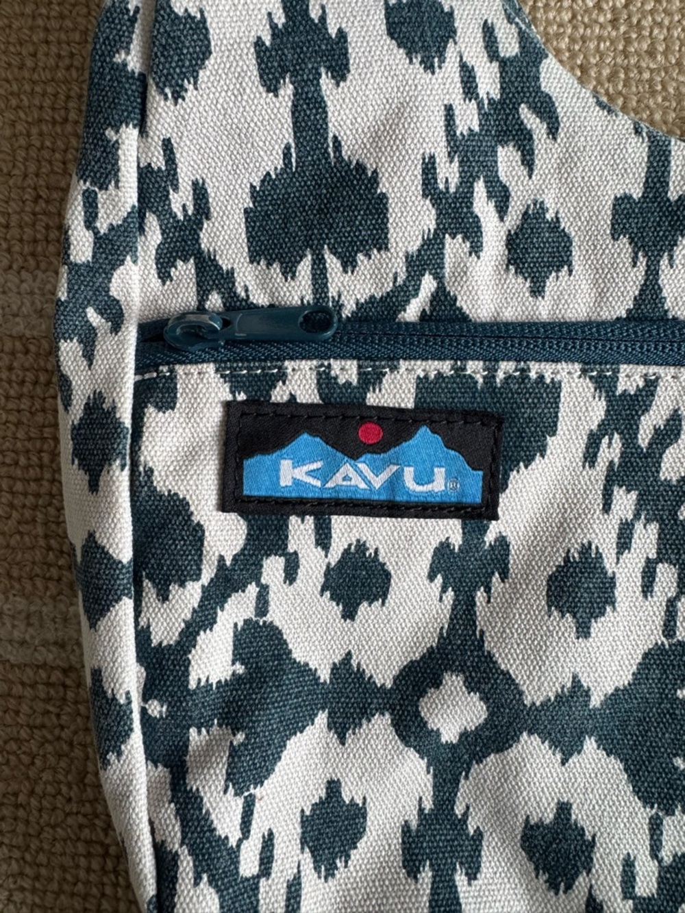 KAVU Sydney Canvas Crossbody Sling Bag Boho Teal Ikat Print Adjustable Strap O/S - Picture 3 of 10